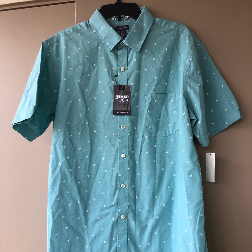SOLD!! Van Heusen Men’s Button Up